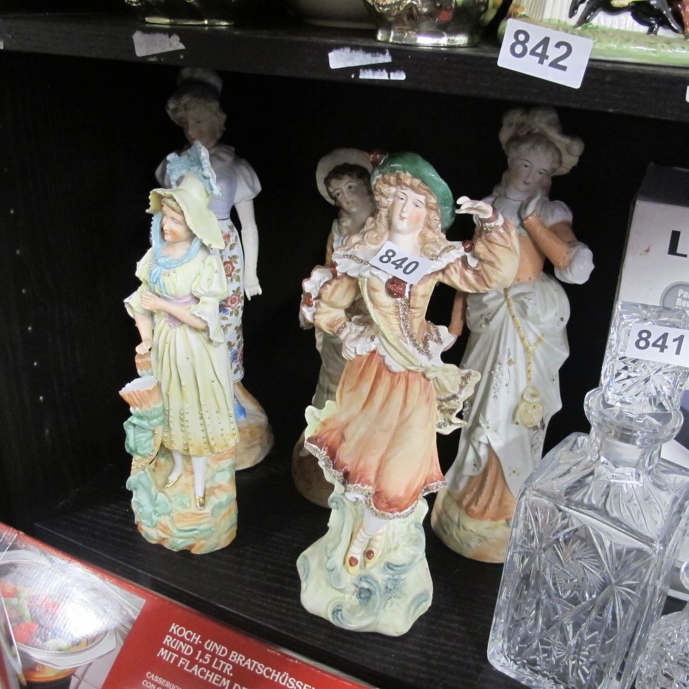 Lot 840: beautiful collection of Vintage porcelain figurines