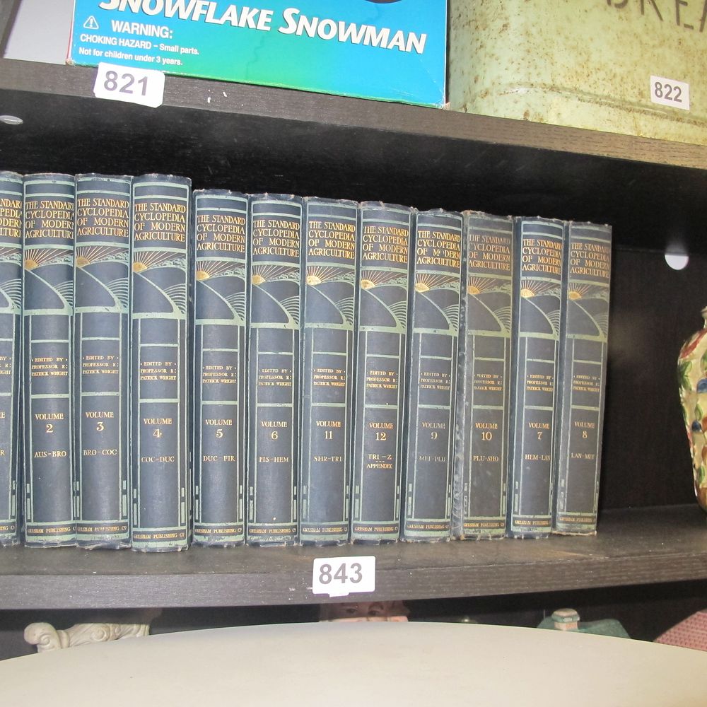 Lot 843: 12 vintage encyclopaedia's
