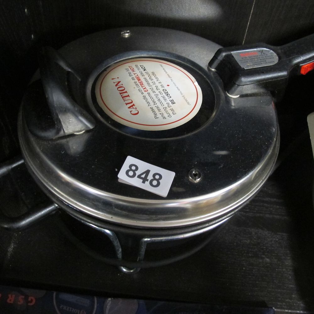 Lot 848: divorcee pan for one cooker