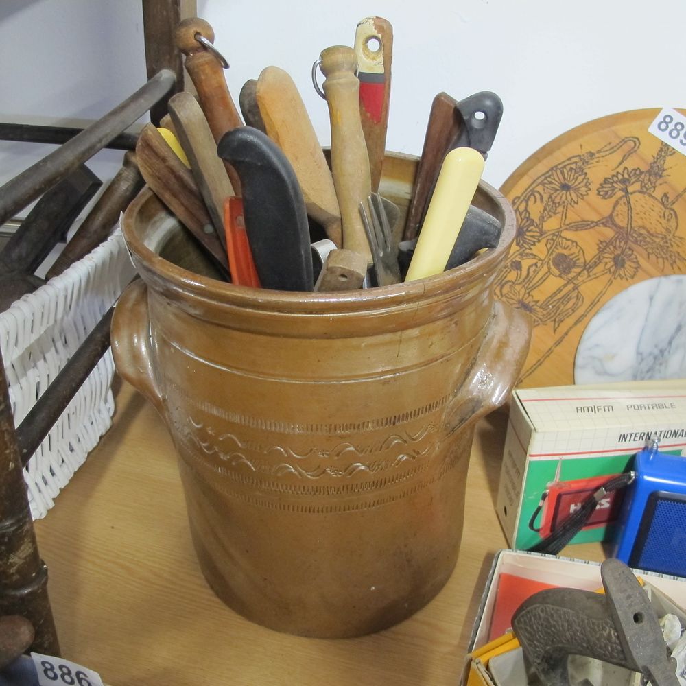 Lot 888: vintage jar of cooking ware