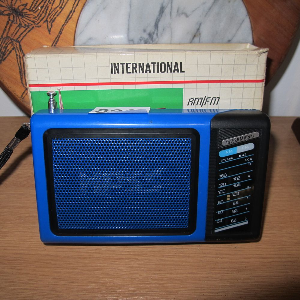 Lot 890: small radio