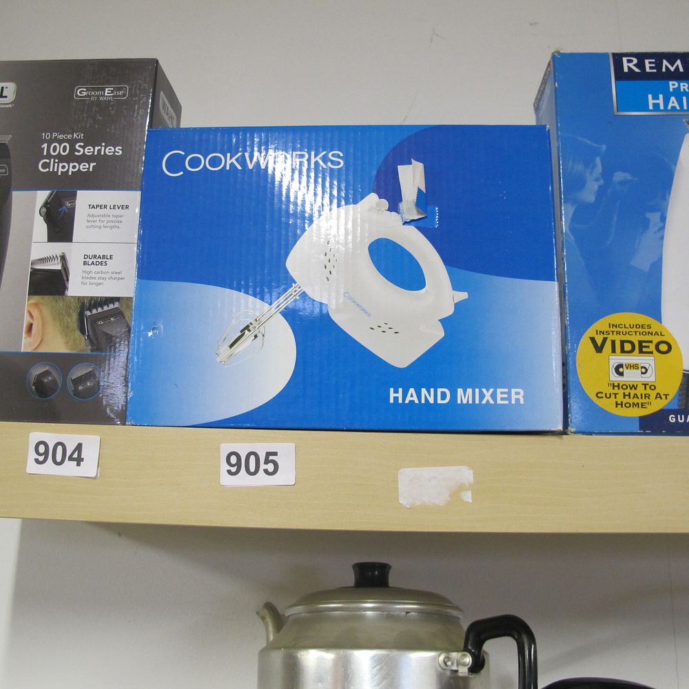 Lot 905: electric mixer
