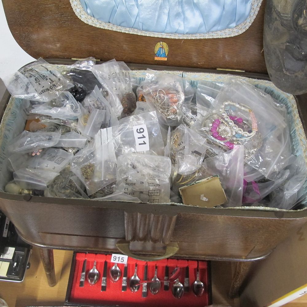 Lot 911: xl box of misc costume jewellery