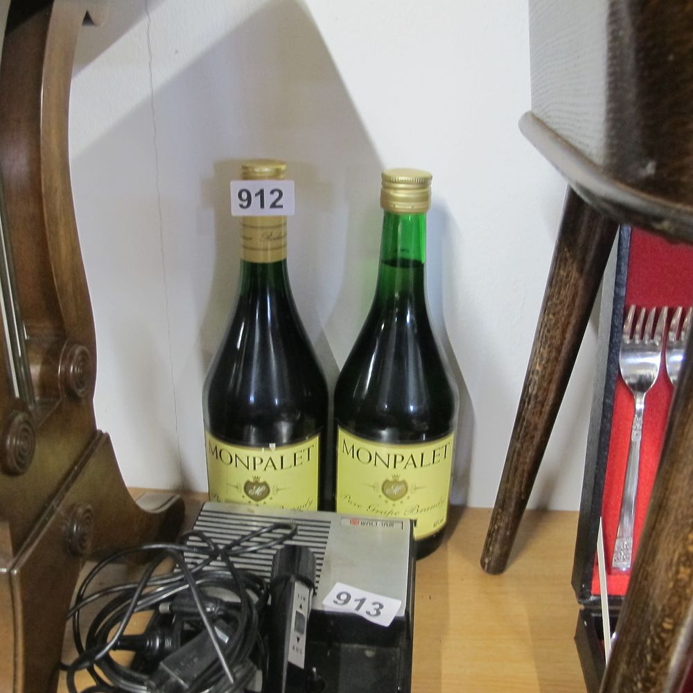 Lot 912: 2 bottles of wine