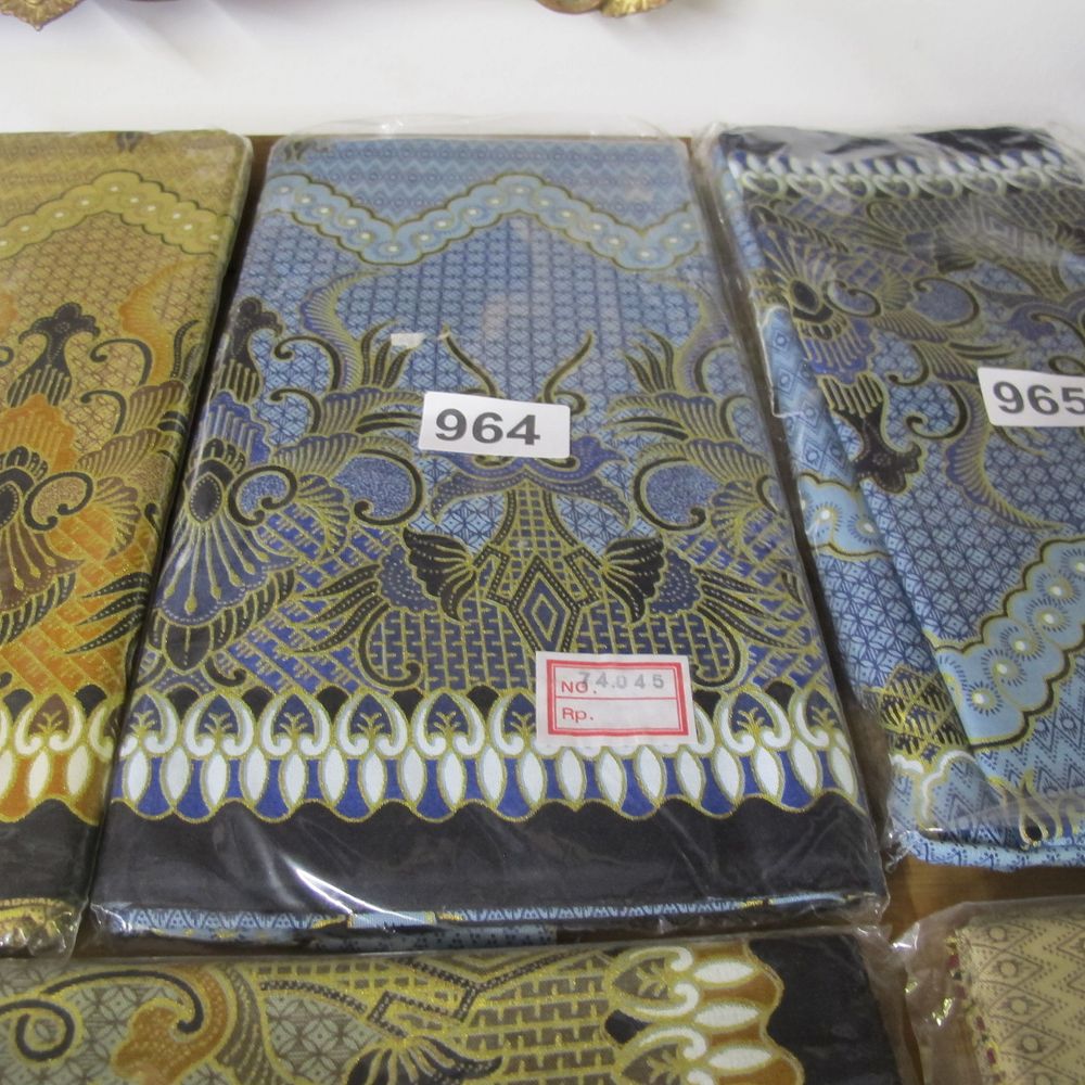 Lot 964: silk oriental scarves / material