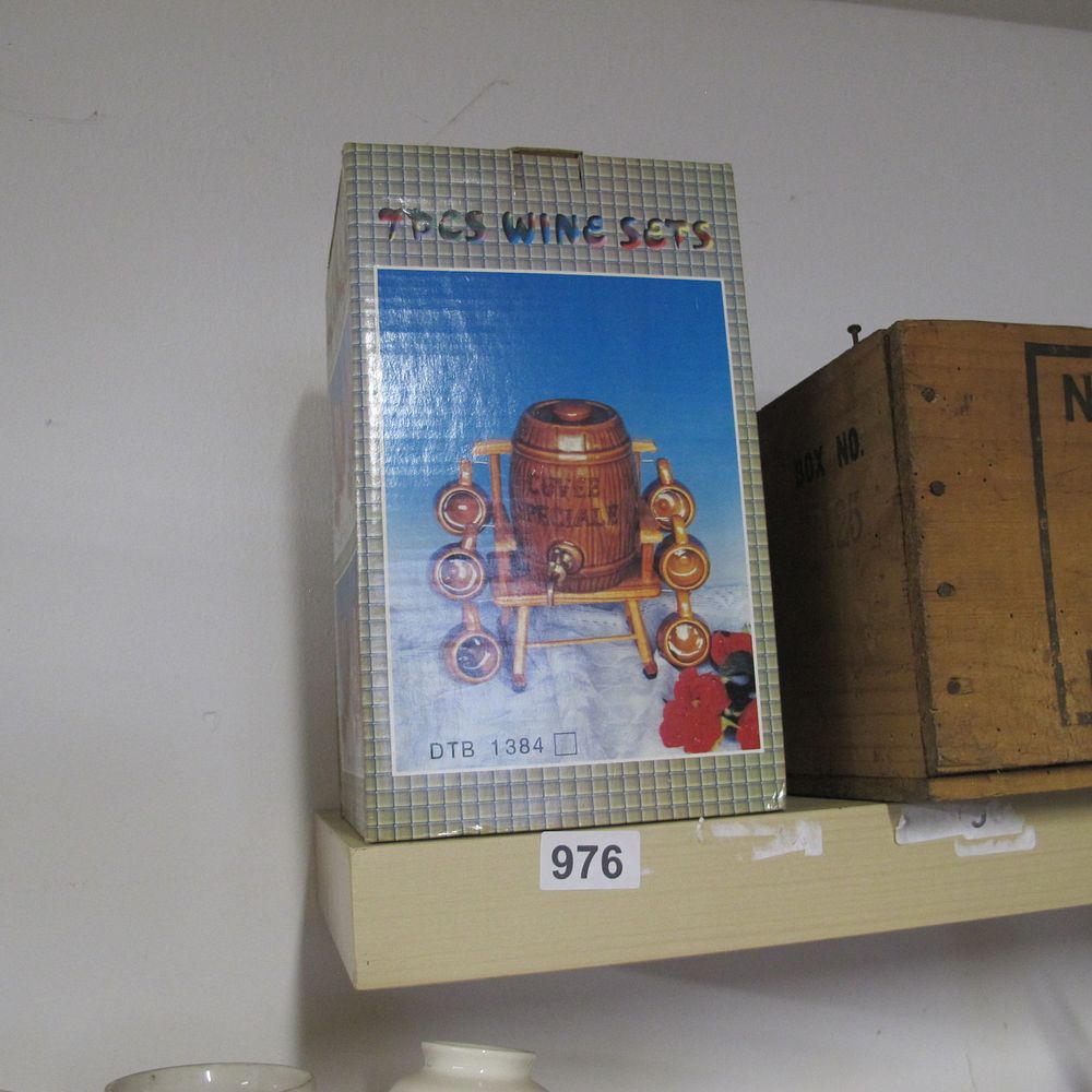 Lot 976: novelty wooden wine cups and barrel