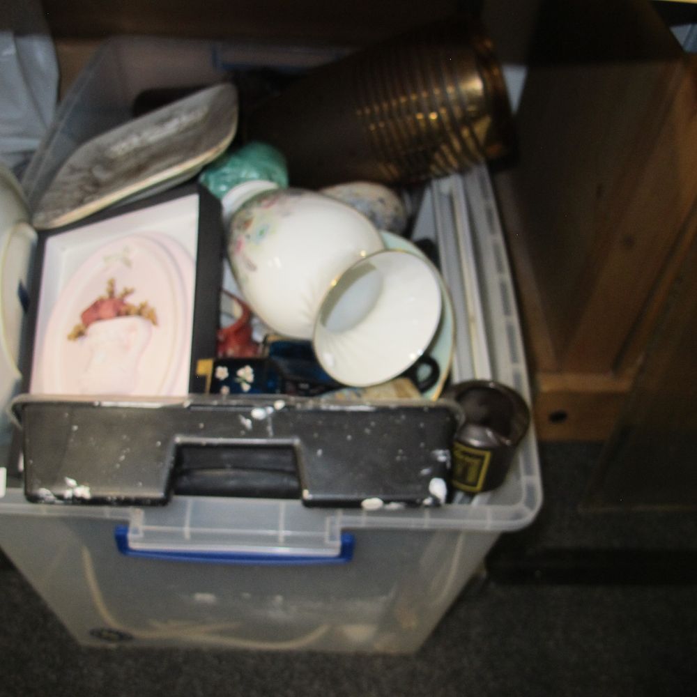 Lot 982: box of misc