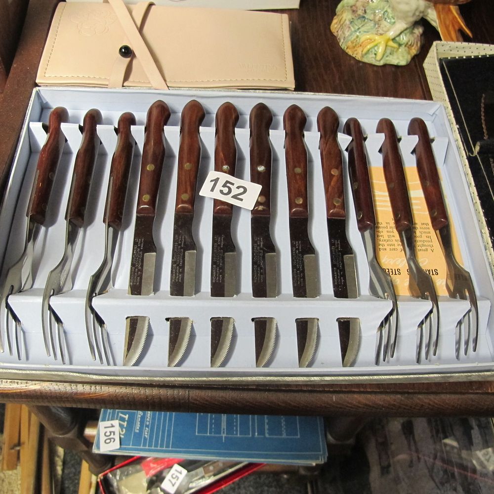 Lot 152: Vintage Richards cutlery