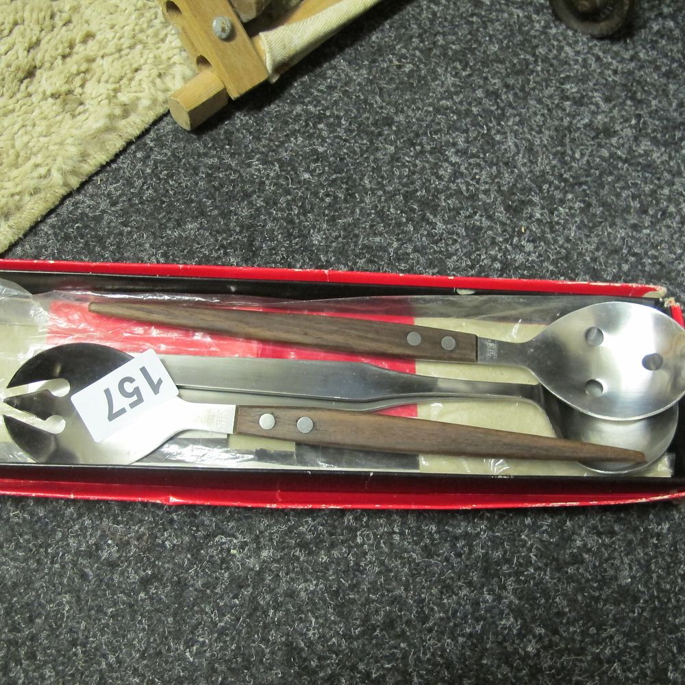 Lot 157: Vintage salad servers