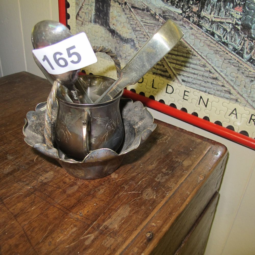 Lot 165: Small quantity of plated wares