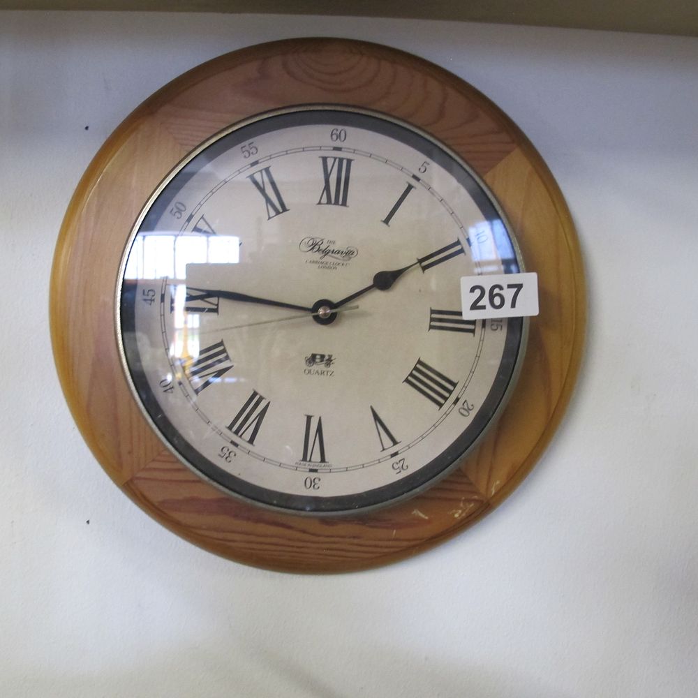 Lot 267: Quartz wall clock