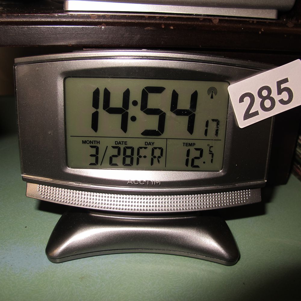 Lot 285: Actim radio clock