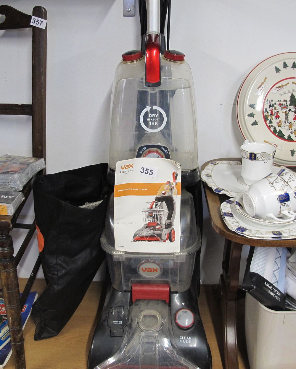 Lot 355: vax carpet cleaner
