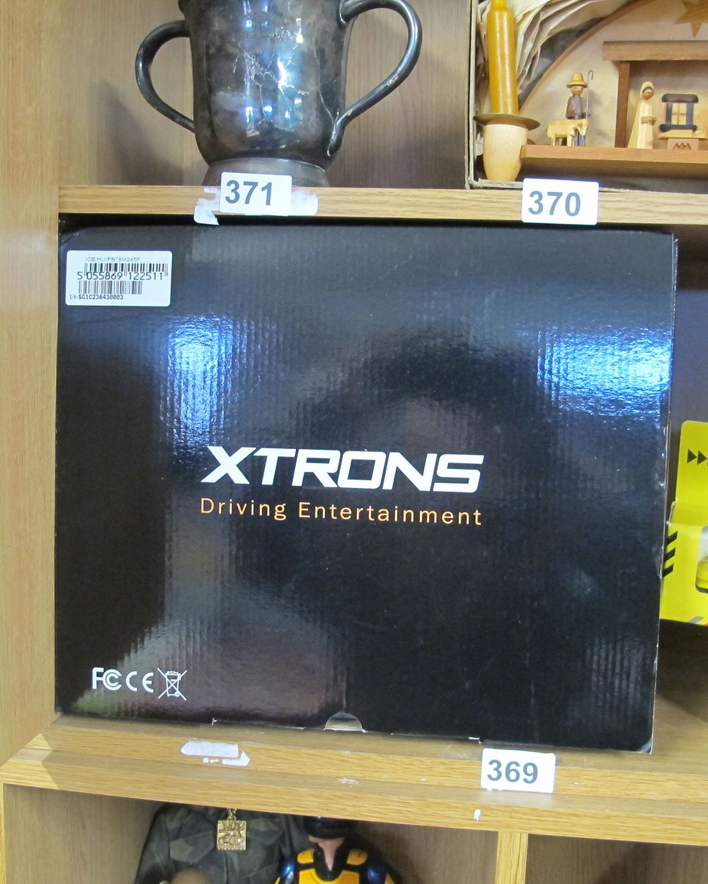 Lot 369: xtrons Mercedes in car entertainment system