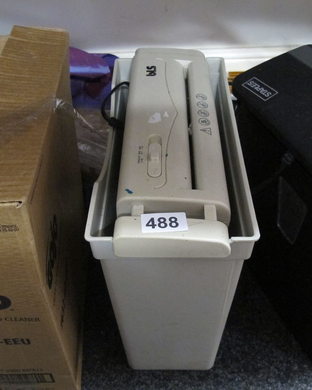 Lot 488: paper shredder