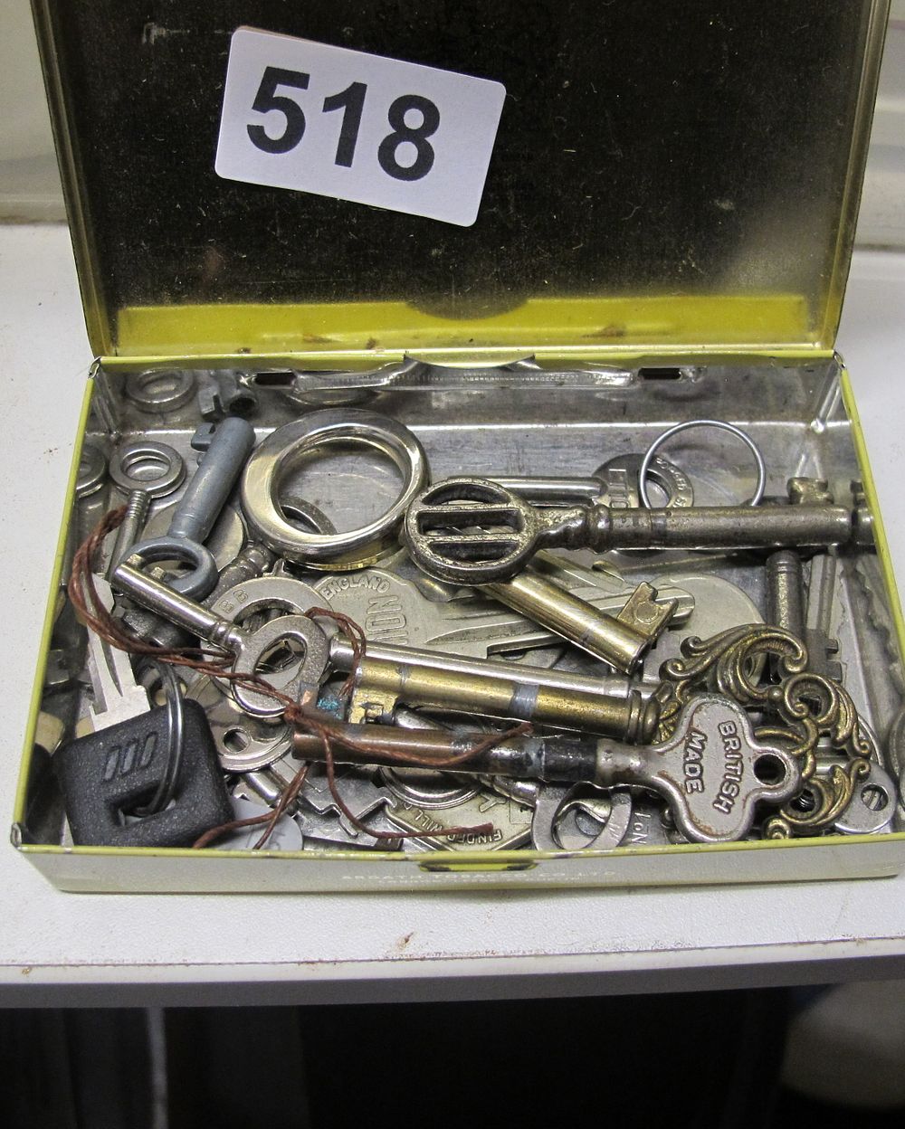 Lot 518: tin of keys