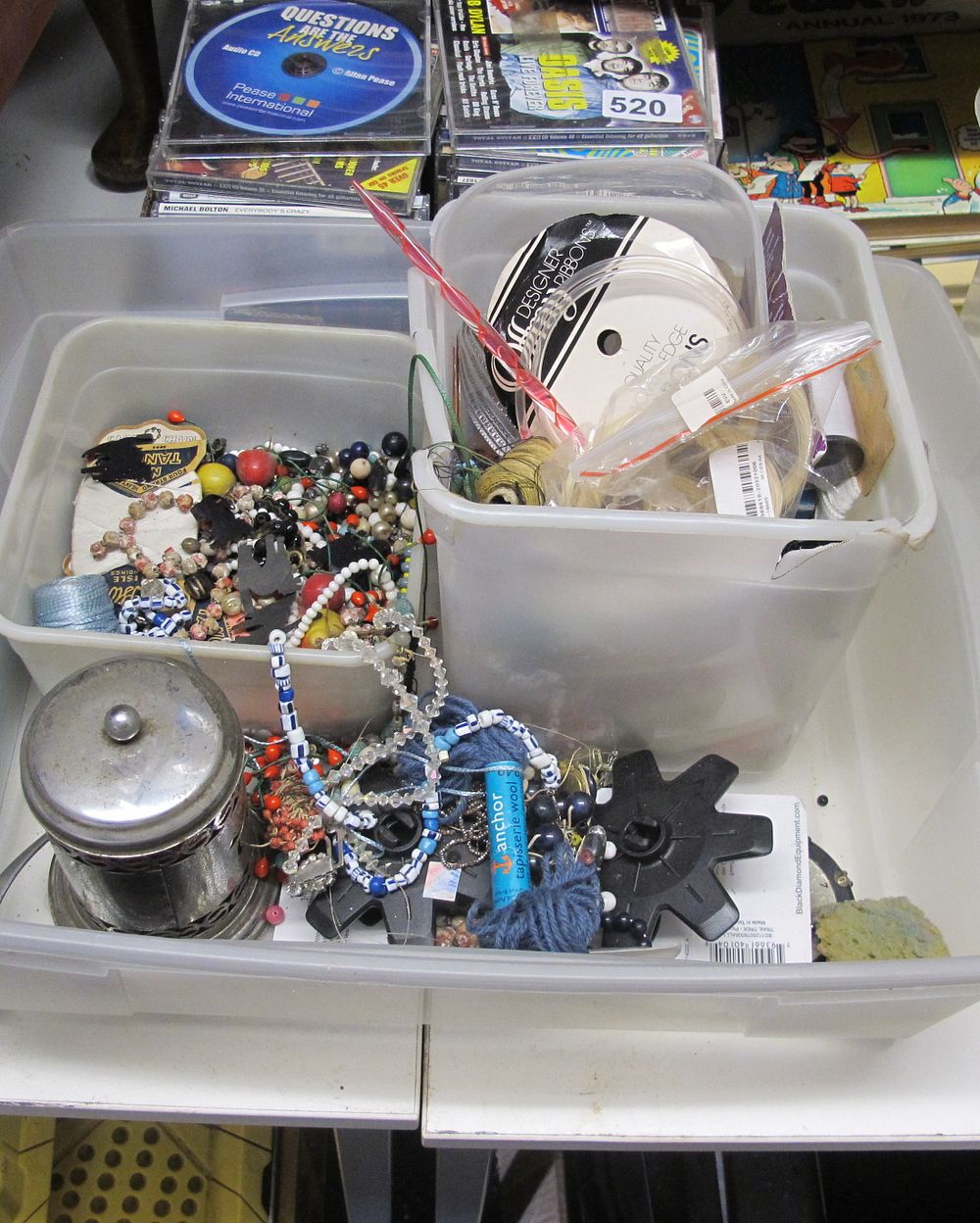 Lot 519: tub of misc