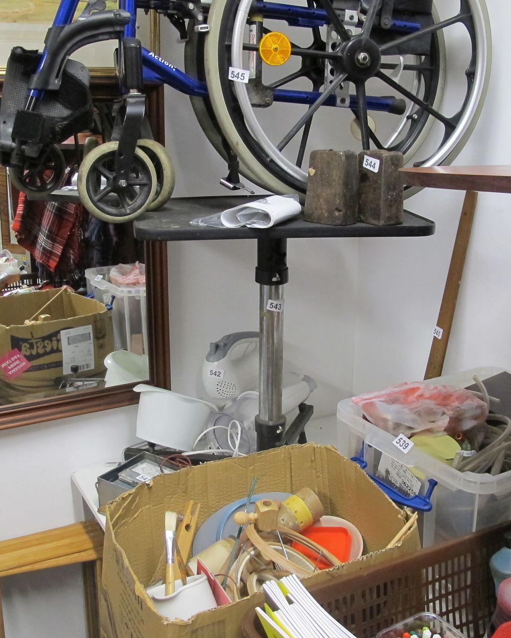 Lot 543: projector stand