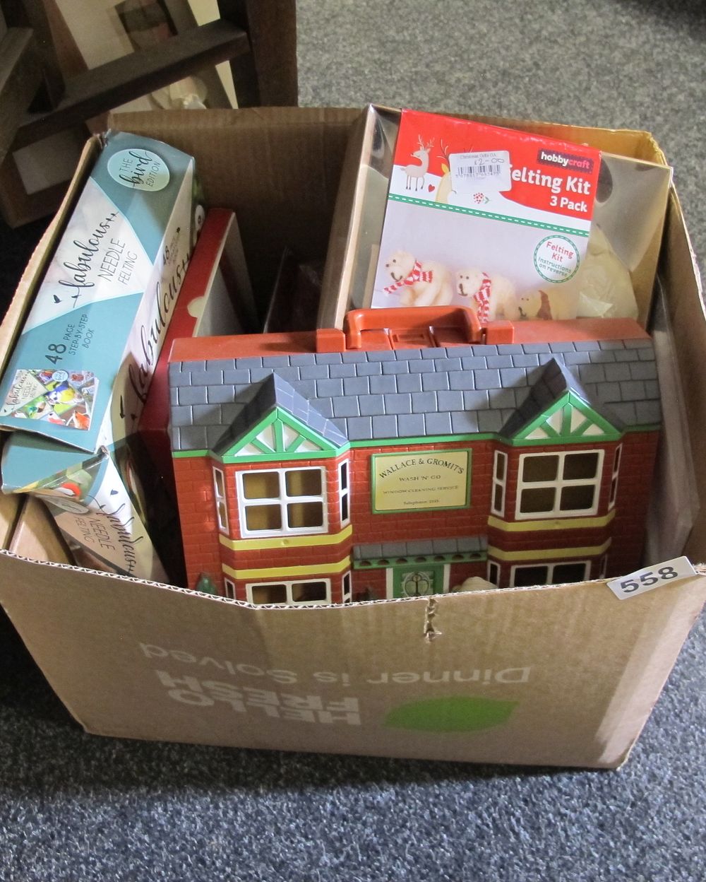 Lot 558: box of craft etc