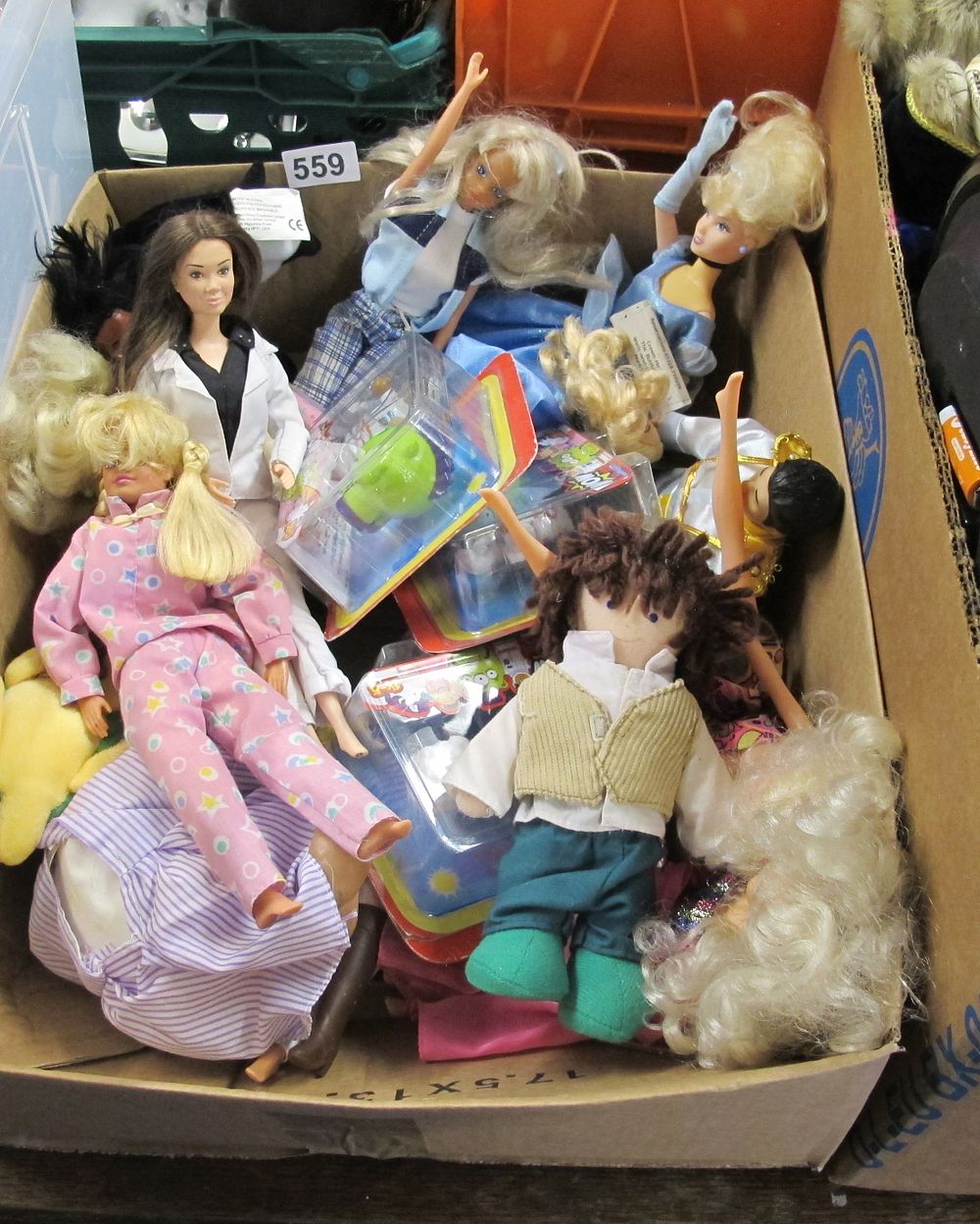 Lot 559: box of misc dolls and toys