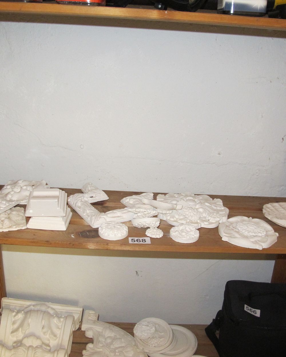 Lot 568: A quantity of plaster mouldings