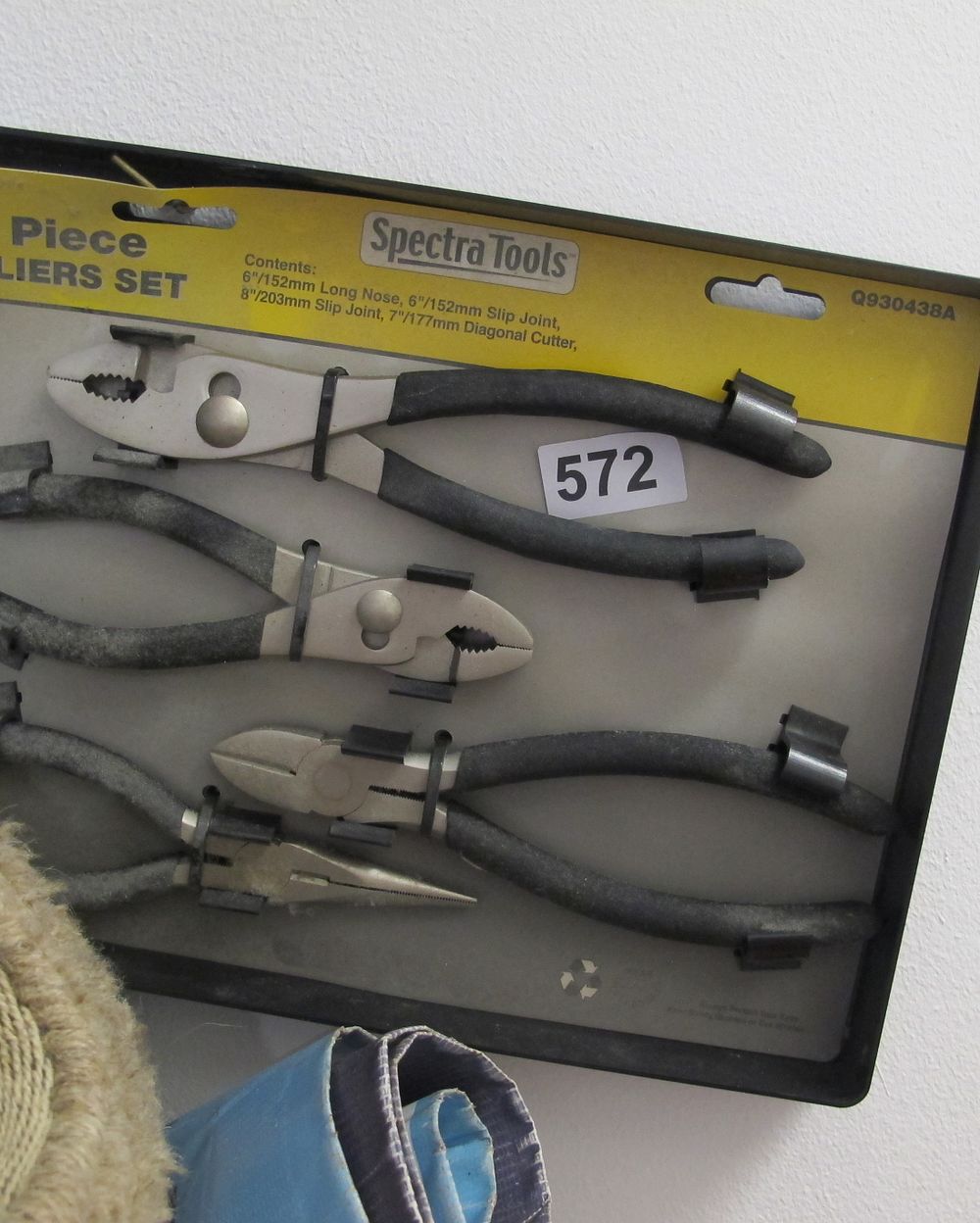 Lot 572: Pliers set