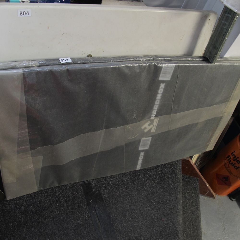 Lot 581: hardbox