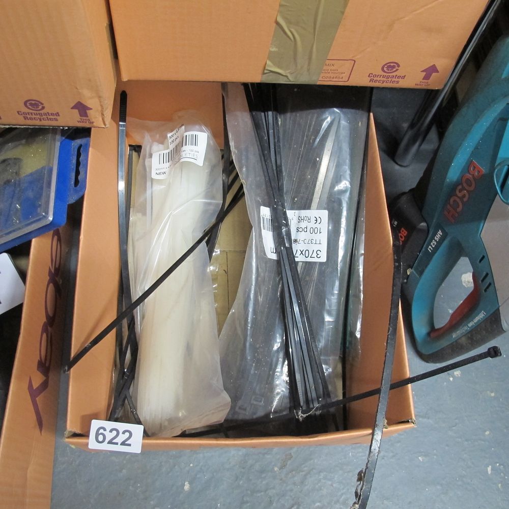 Lot 622: box of cable ties various sizes