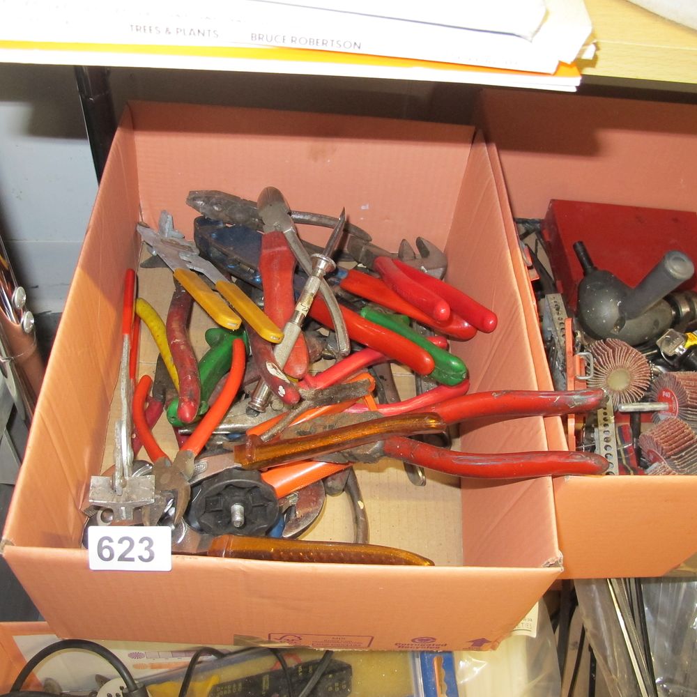 Lot 623: Large box of misc pliers