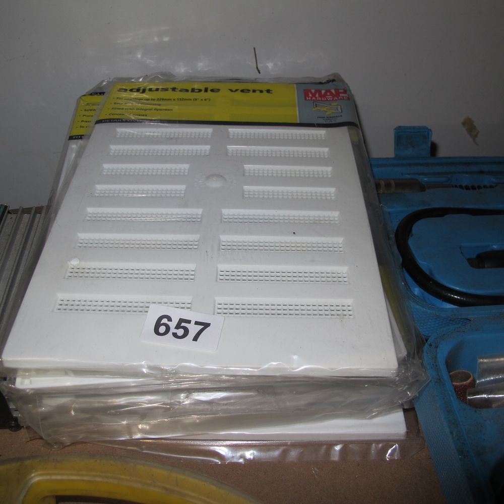Lot 657: asst of wall vents