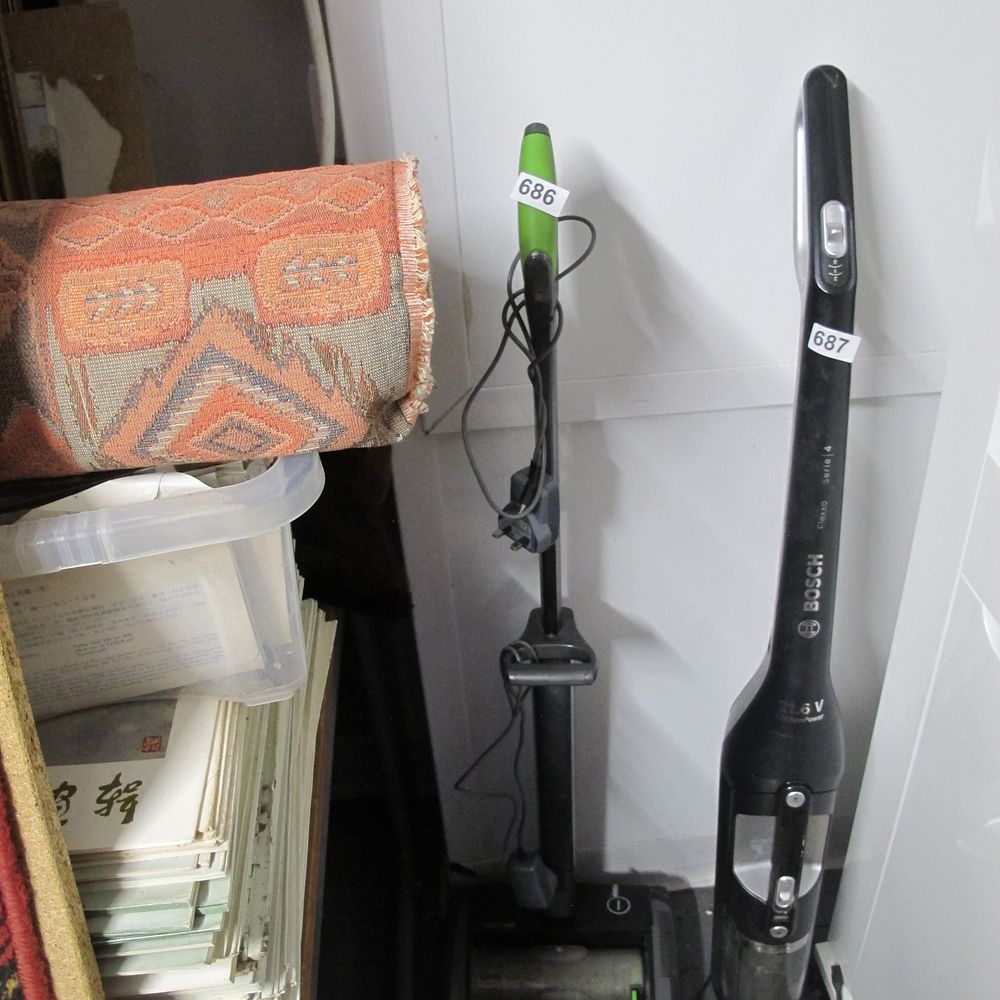 Lot 686: Gtech cordless hoover