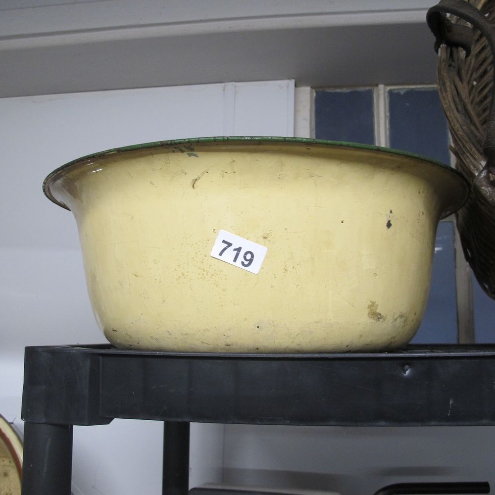 Lot 719: large vintage enamel metal bowl