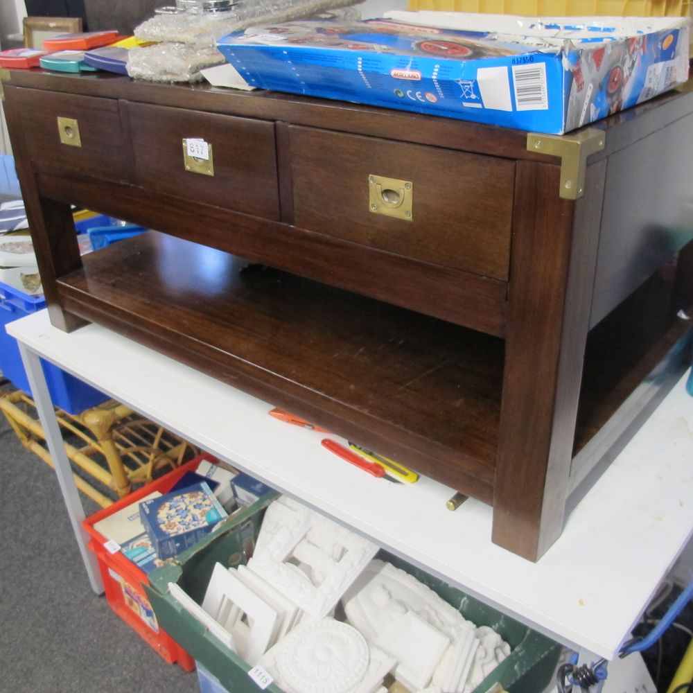Lot 817: coffee table