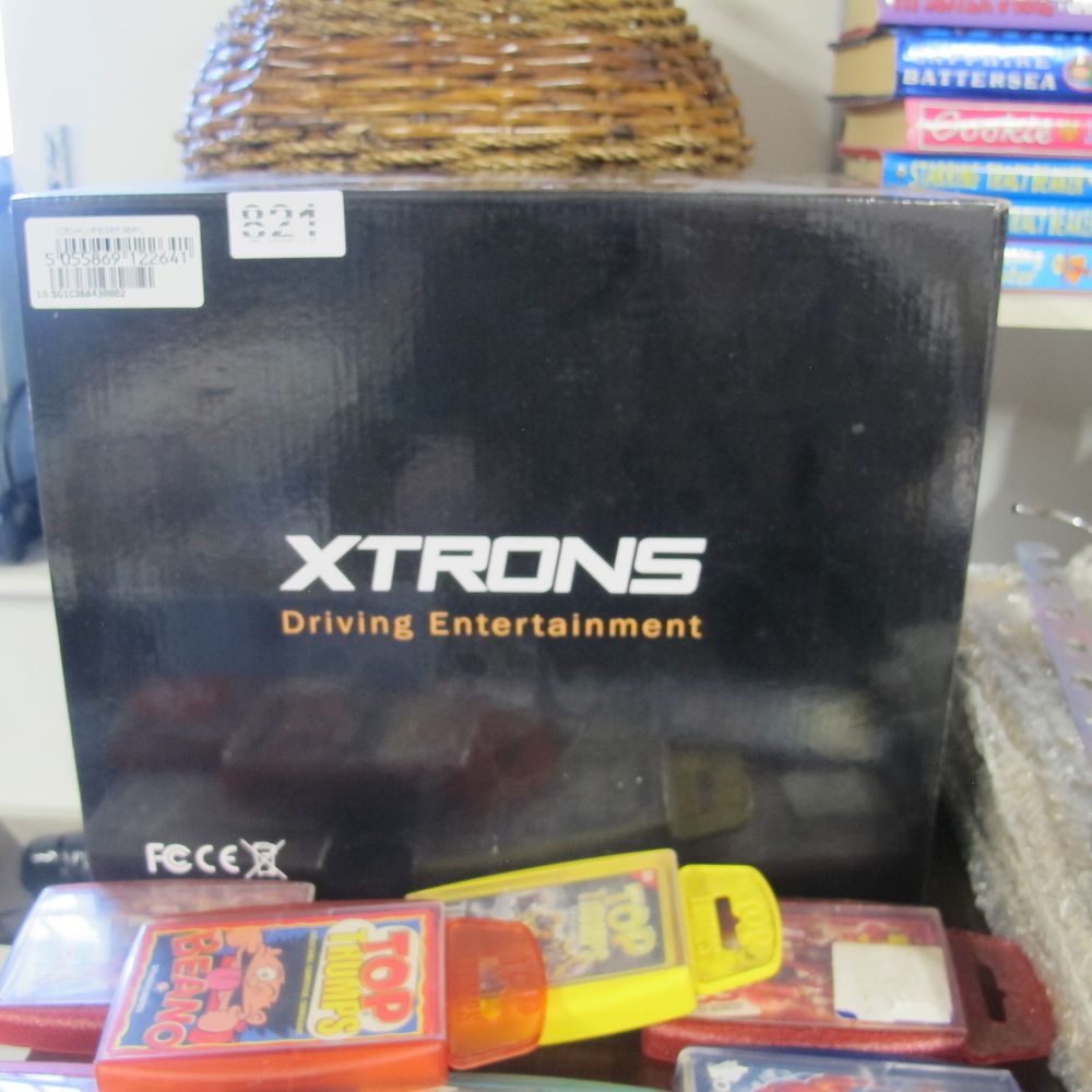 Lot 821: Xtrons BMW X5 in car entertainment system