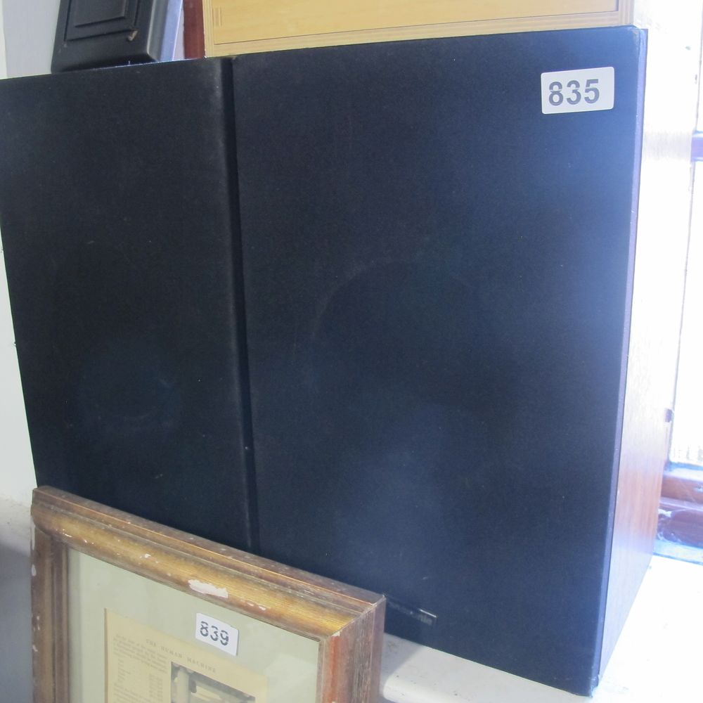Lot 835: audio speakers