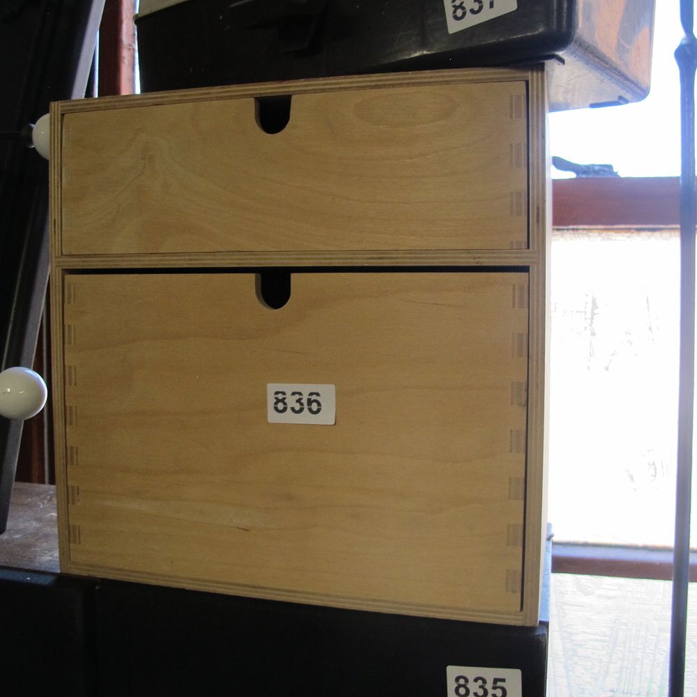 Lot 836: wooden storage box