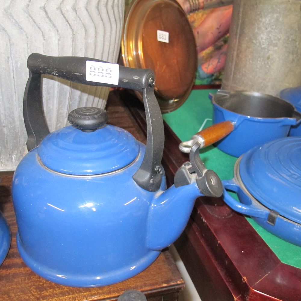 Lot 888: Le Creuset cast iron kettle