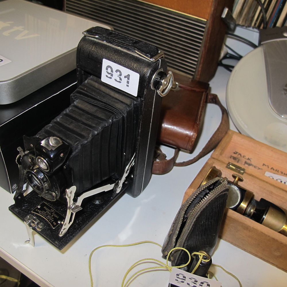 Lot 931: Vintage Kodak pocket bellows camera
