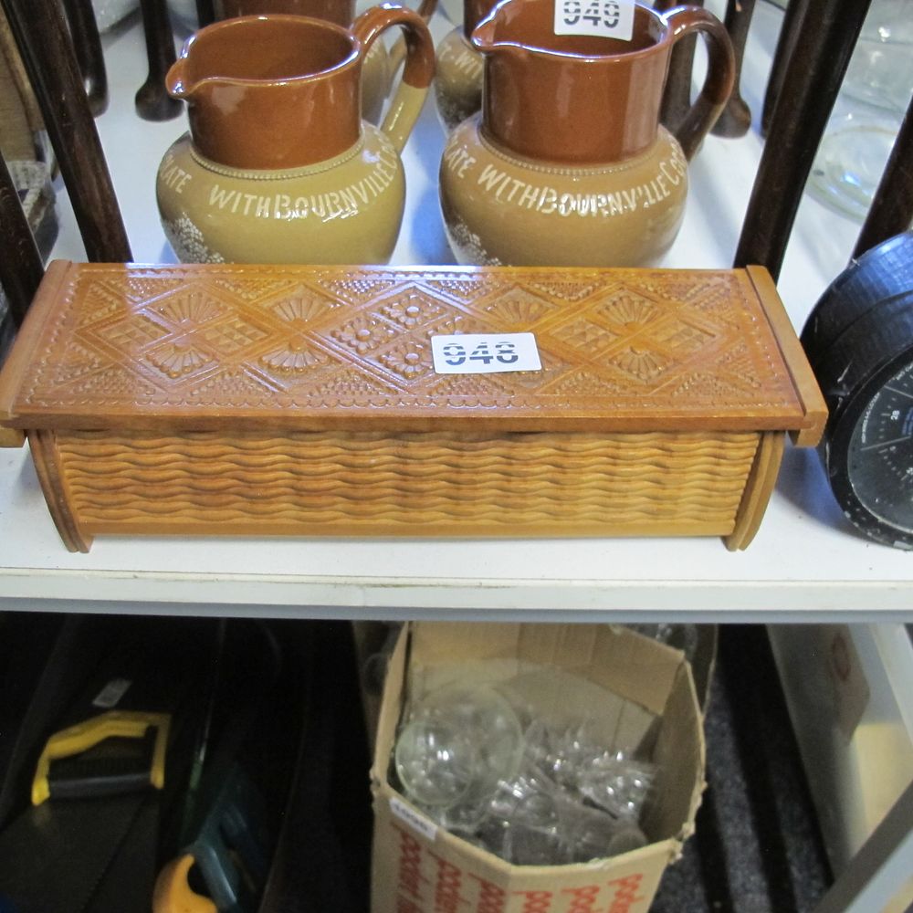 Lot 948: Wooden box