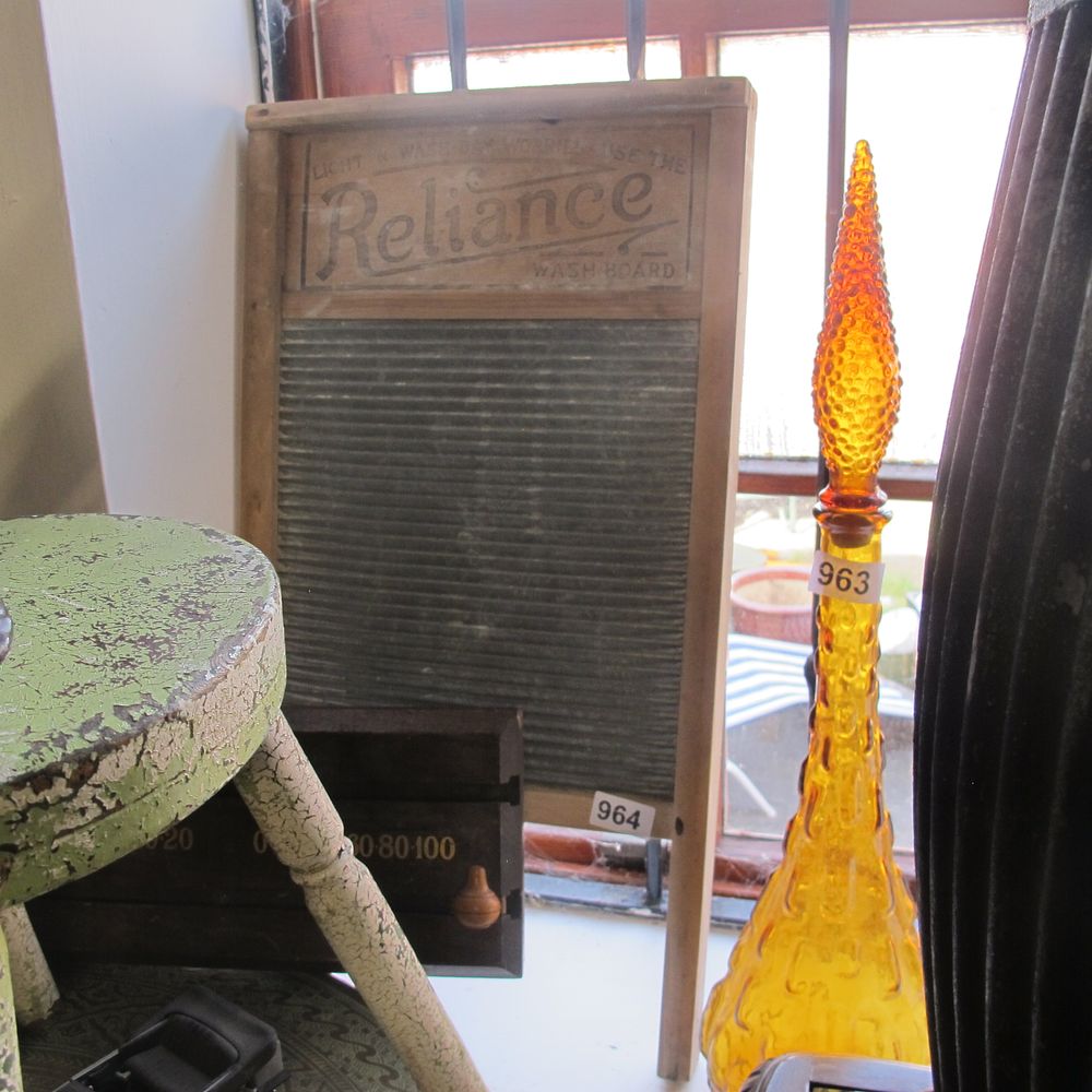 Lot 964: Vintage Reliance washboard