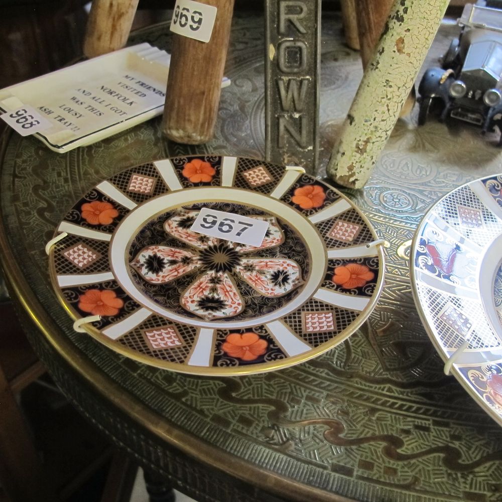 Lot 967: Crown Derby style imari plate