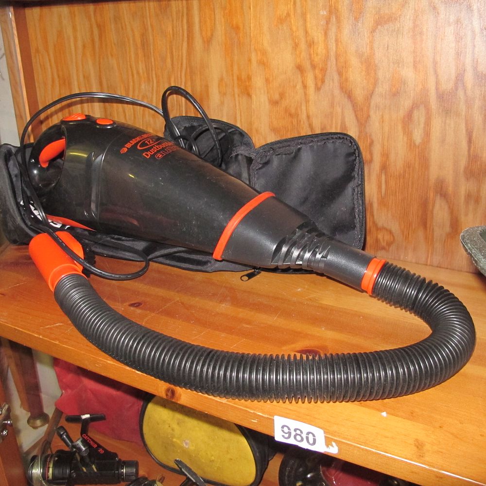 Lot 980: Black & Decker Dustbuster