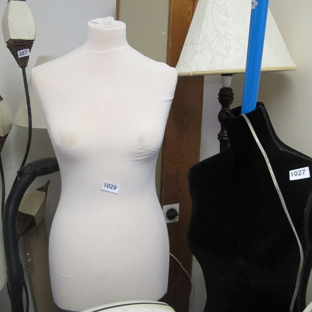 Lot 1029: mannequin