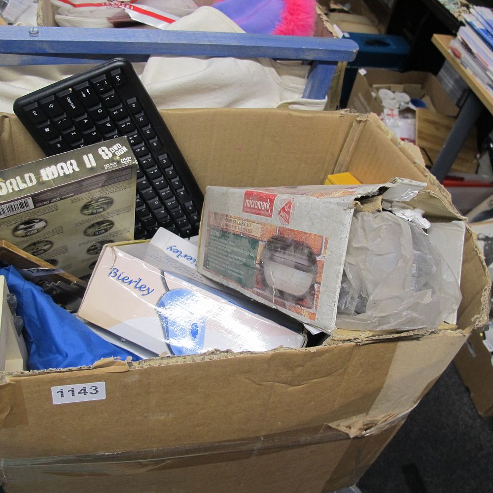 Lot 1143: Box of misc