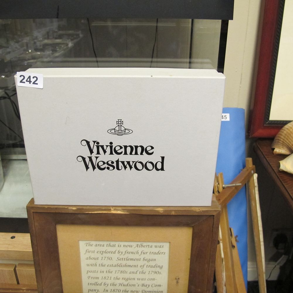 Lot 242: ewrwe