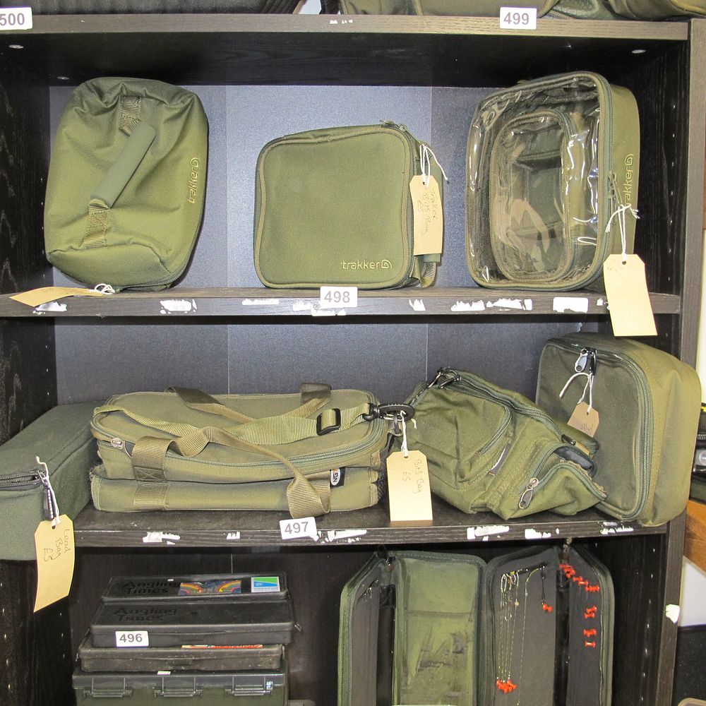 Lot 497: 4 various fishing tackle bags
