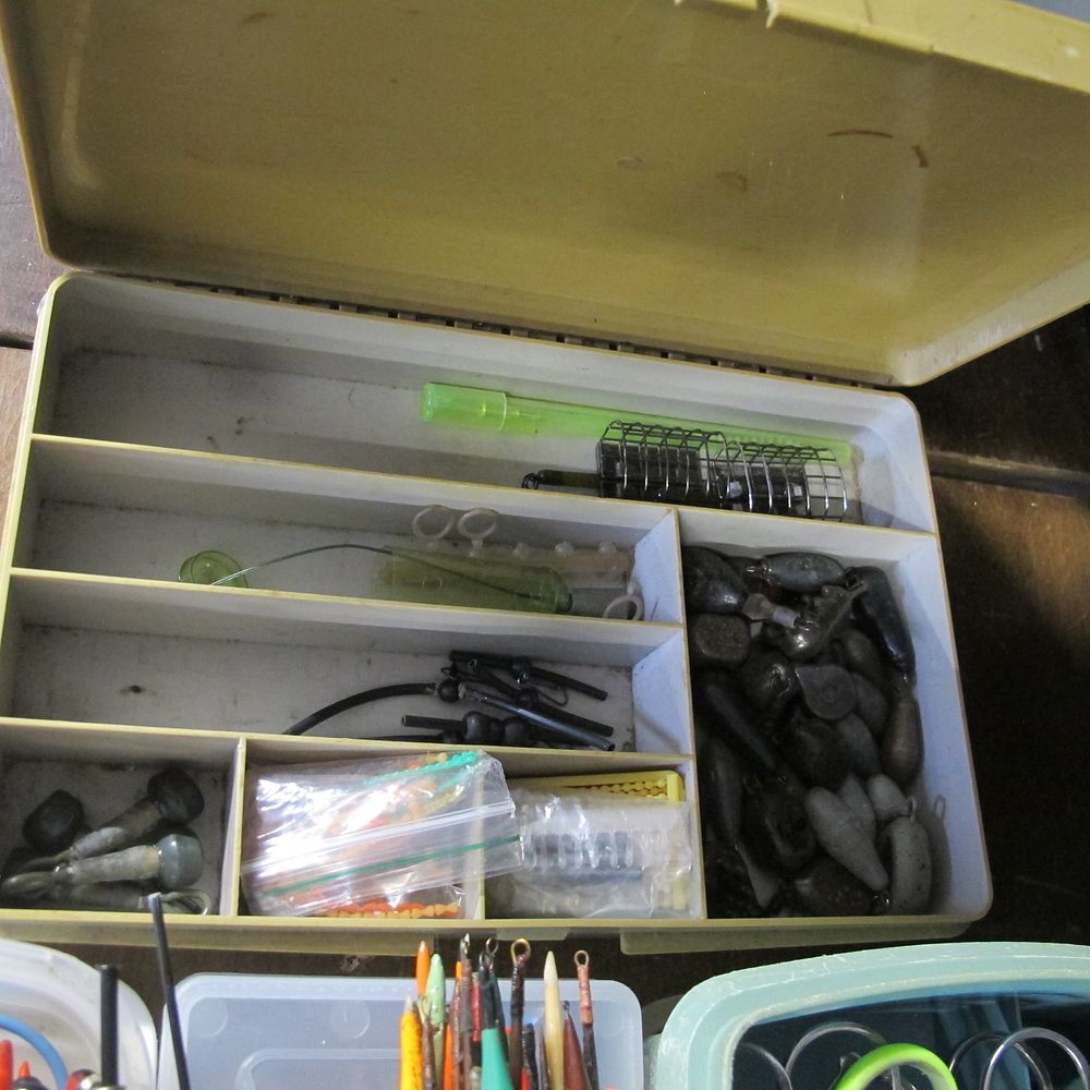 Lot 503: 2 tubs of misc fishing
