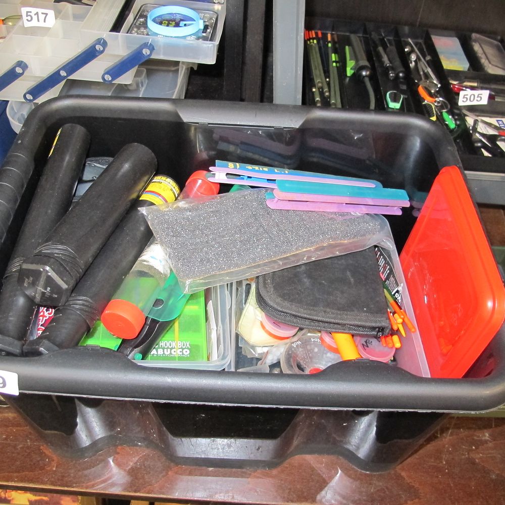 Lot 519: large tub of misc fishing accessories