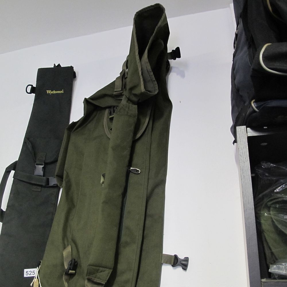 Lot 524: large rod quiver bag