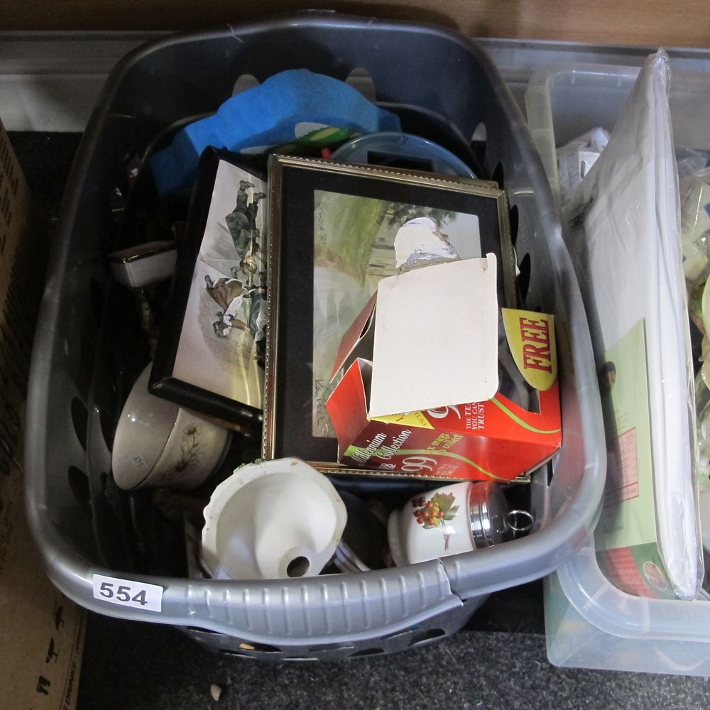 Lot 554: Box of misc.